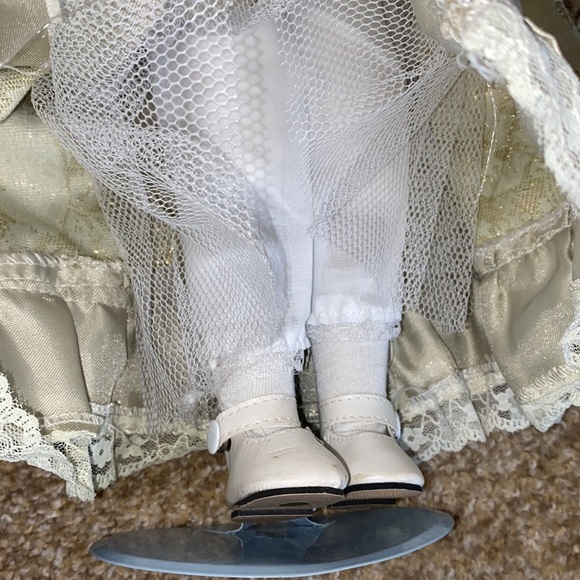 Porcelain Doll - Picture 5 of 13